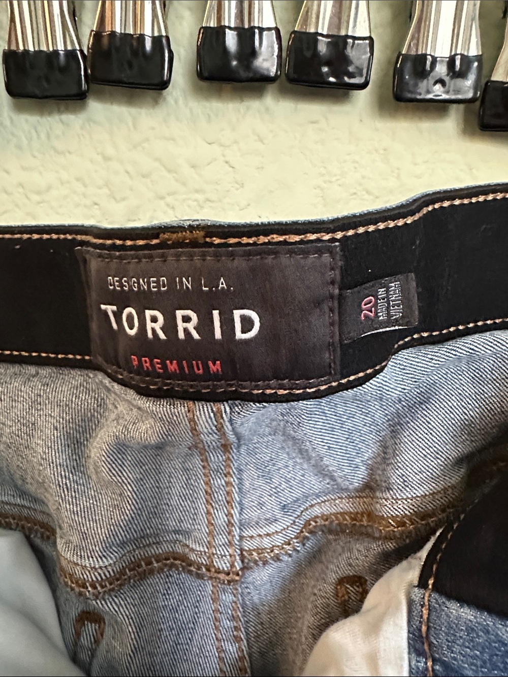 Torrid Blue Distressed Cropped length Skinny Jeans - Picture 2 of 4